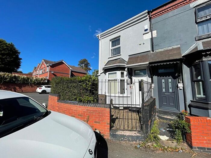3 Bedroom Semi-Detached House To Rent In Watery Lane, Smethwick, B67