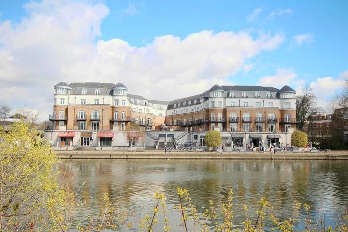 2 Bedroom Flat To Rent In Clarence Street, Staines, TW18