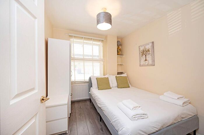 4 Bedroom Flat To Rent In Bishops Way, Tower Hamlets, London, E2