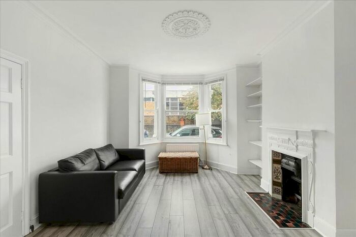2 Bedroom Flat To Rent In Kingwood Road, London, SW6