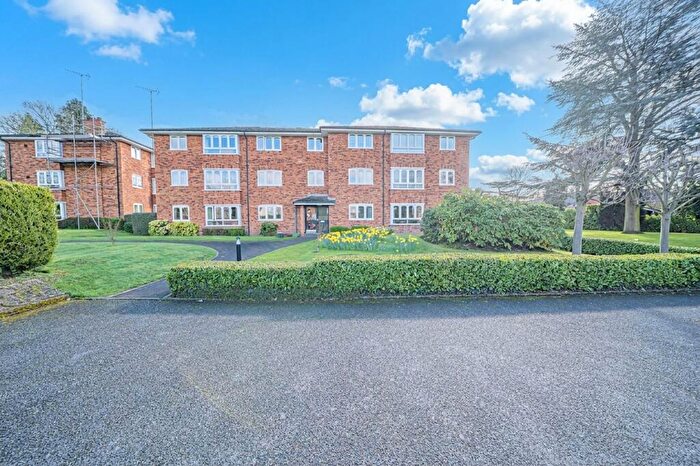 2 Bedroom Apartment For Sale In Alderham Close, Solihull, B91