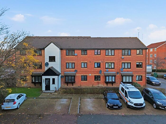 1 Bedroom Flat For Sale In Plowman Close, London, N18