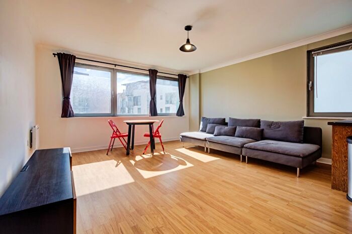 2 Bedroom Flat To Rent In Arizona Building, Deals Gateway, London, SE13