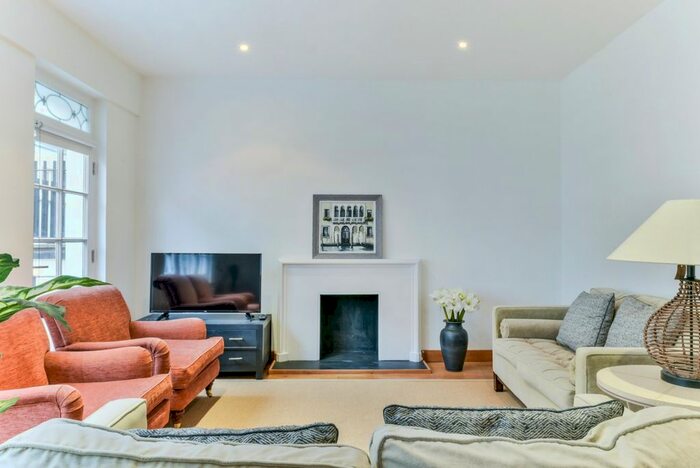 2 Bedroom Mews To Rent In Montagu Mews West, Marylebone, London, W1H