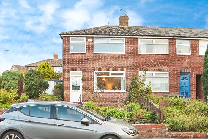 3 Bedroom End Of Terrace House For Sale In Vesper Way, Leeds, LS5
