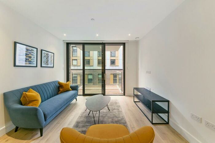 1 Bedroom Flat To Rent In Piazza Walk, Goodman's Fields, Aldgate, London, E1
