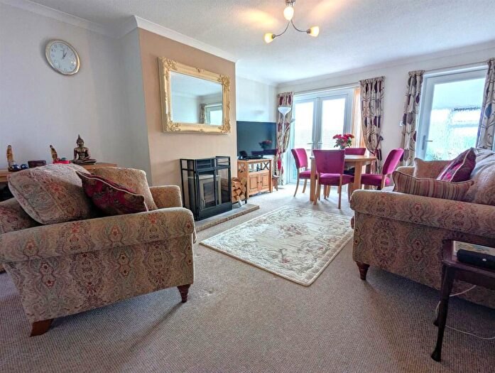 2 Bedroom Detached Bungalow For Sale In Pursley Close, Lake, PO36