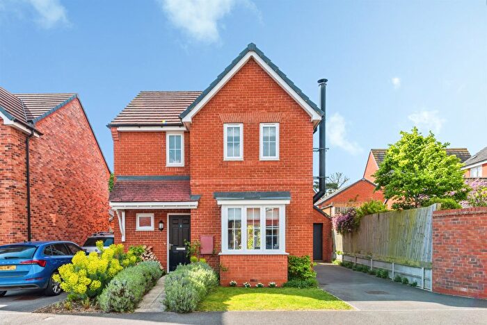 3 Bedroom Detached House For Sale In Weavers Branch, Thame, OX9