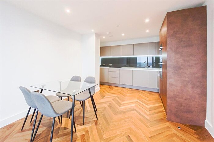 2 Bedroom Apartment To Rent In East Tower, Deansgate Square, M15