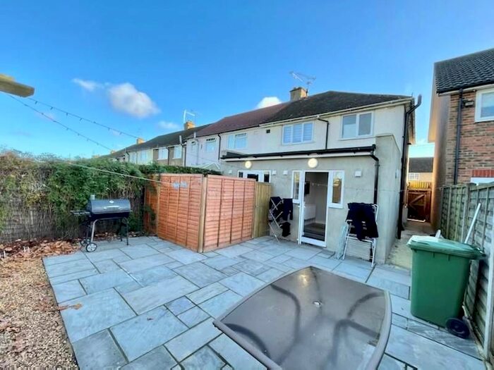 1 Bedroom Property To Rent In Coombes Road, London Colney, St. Albans, AL2