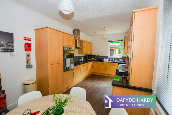 5 Bedroom House To Rent In Garfield Terrace, Garth Road, Bangor, LL57