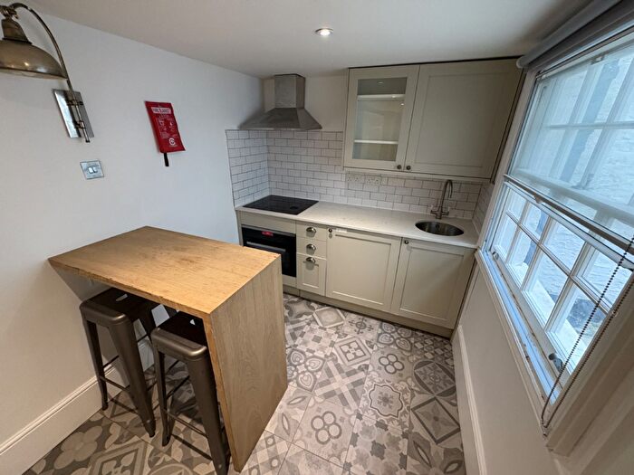 Apartment To Rent In Studio Flat, Gloucester Place, Baker Street, NW1