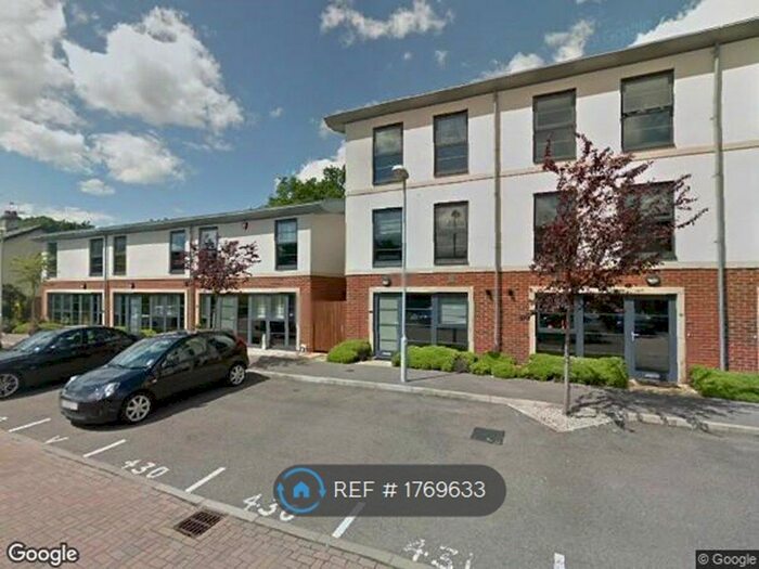 4 Bedroom Semi-Detached House To Rent In Sunderland Place, Farnborough, GU14