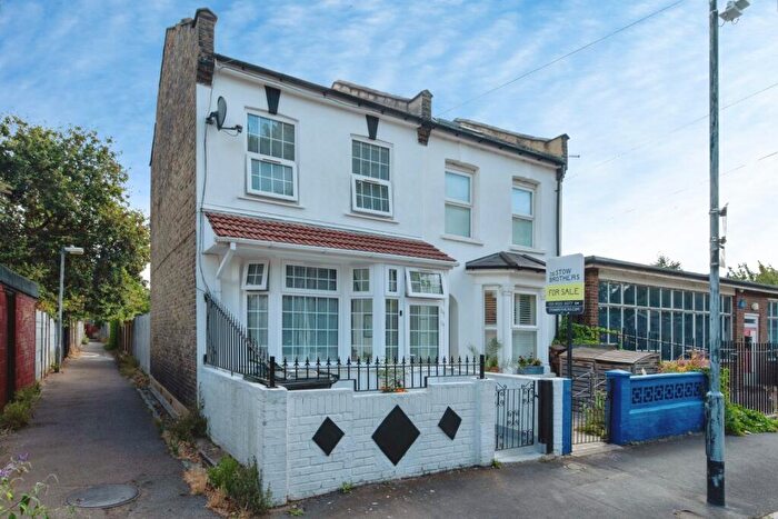 3 Bedroom House For Sale In Farmer Road, Leyton, E10