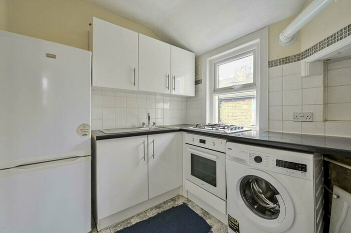 2 Bedroom Flat To Rent In Brownhill Road, Catford, London, SE6