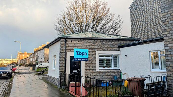 1 Bedroom Bungalow For Sale In Annfield, Edinburgh, EH6