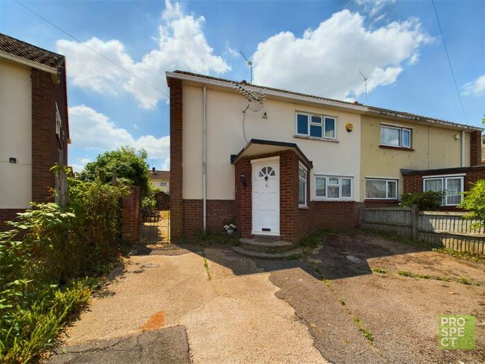 3 Bedroom Semi-Detached House To Rent In Wellhouse Road, Maidenhead, Berkshire, SL6