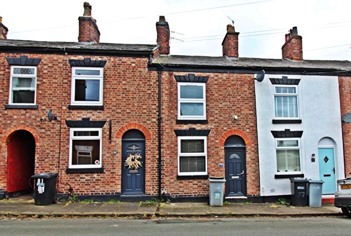 2 Bedroom Terraced House For Sale In James St, Macclesfield, SK11