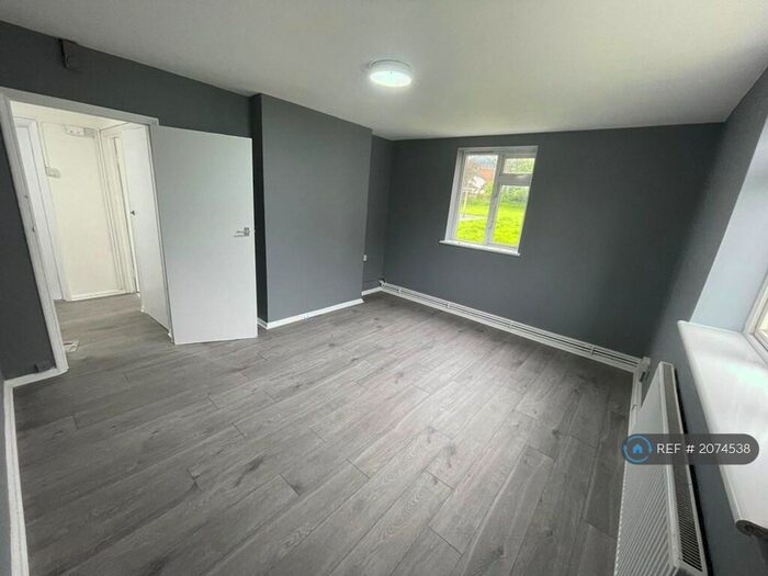 1 Bedroom Flat To Rent In Claybury Broadway, Ilford, IG5