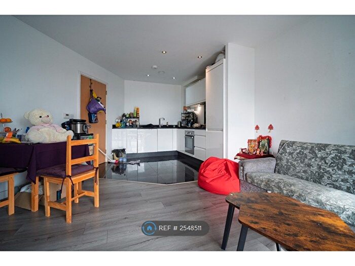 1 Bedroom Flat To Rent In Clarence Avenue, Ilford, IG2