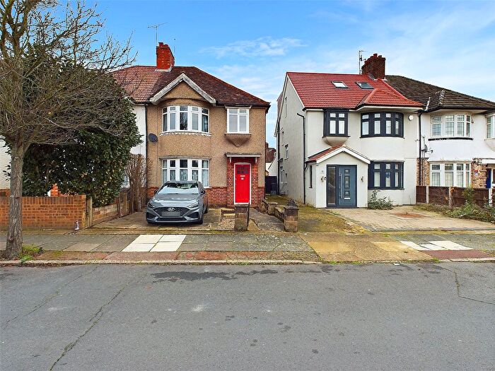 3 Bedroom Detached House To Rent In Syon Park Gardens, Isleworth, TW7