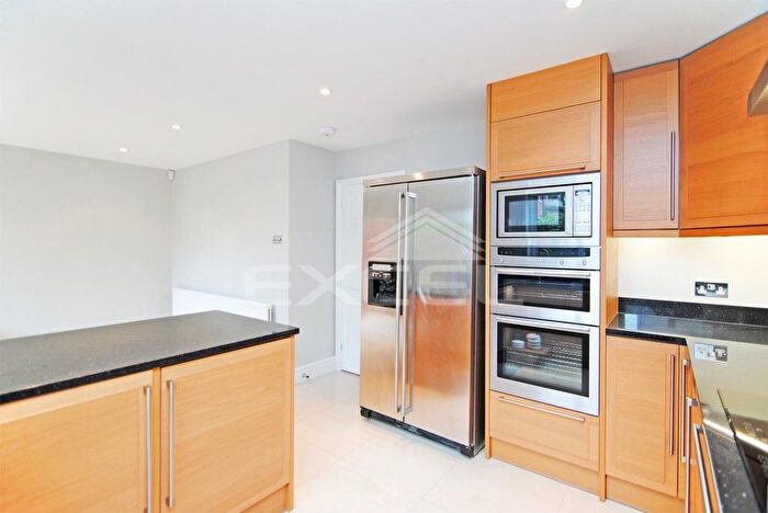 3 Bedroom Flat To Rent In Belsize Avenue, Belsize Park, London, NW3