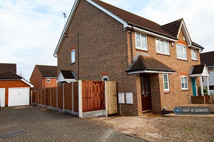 3 Bedroom Semi-Detached House To Rent In East Park Farm Drive, Reading, RG10
