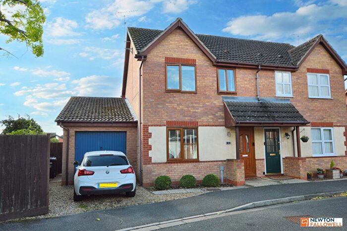 3 Bedroom Semi-Detached House For Sale In Wordsworth Grove, Bourne, PE10