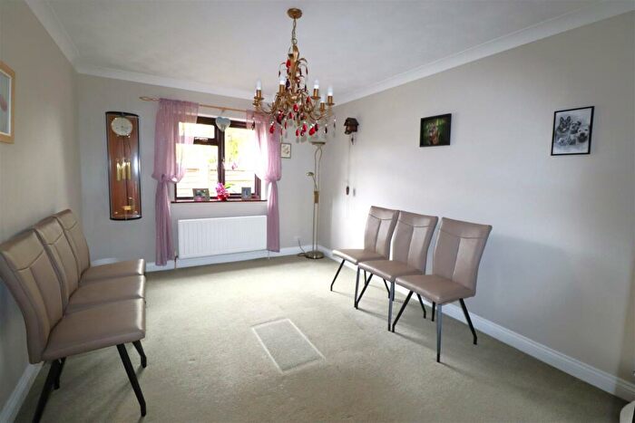 5 Bedroom Detached House For Sale In Maidstone Road, Rainham, ME8