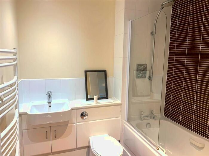 2 Bedroom Flat To Rent In Canal Street, Nottingham, NG1