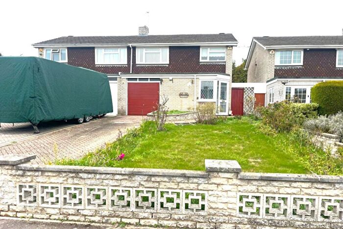 3 Bedroom Semi-Detached House For Sale In Stratfield Road, Basingstoke, Hampshire, RG21