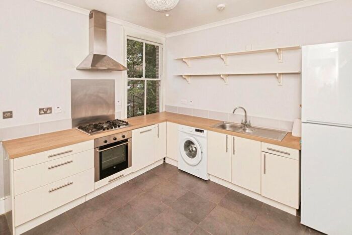 2 Bedroom Flat For Sale In Battersea Bridge Road, Battersea, London, SW11