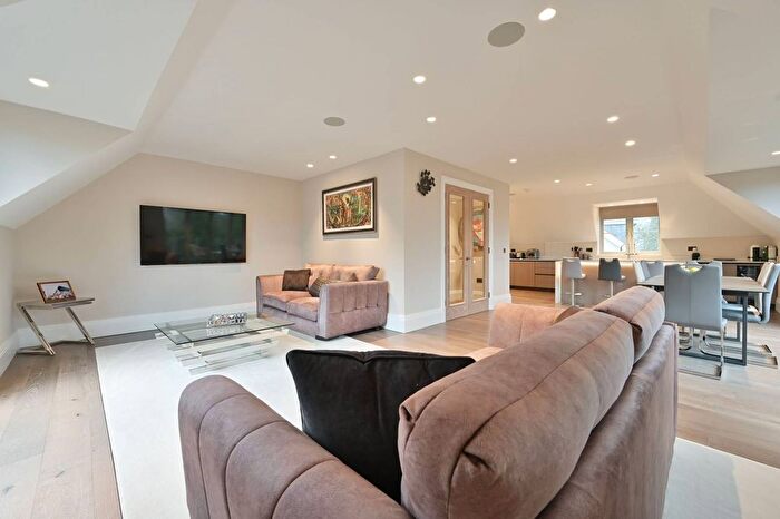 2 Bedroom Flat For Sale In Elizabeth Grove, Heathbourne Road, Bushey, Bushey Heath, WD23