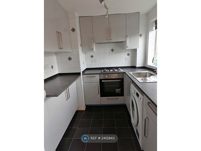 2 Bedroom Maisonette To Rent In Upton Dene, Sutton, SM2