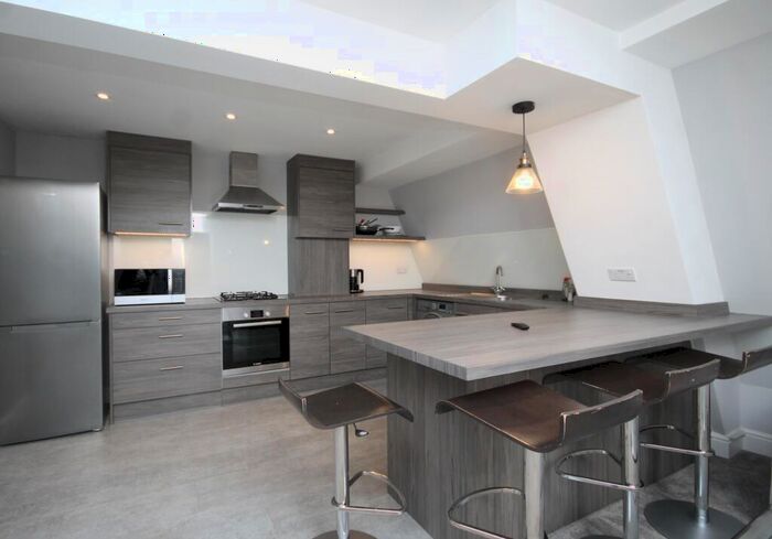 2 Bedroom Flat To Rent In Camden Road, Islington, N7