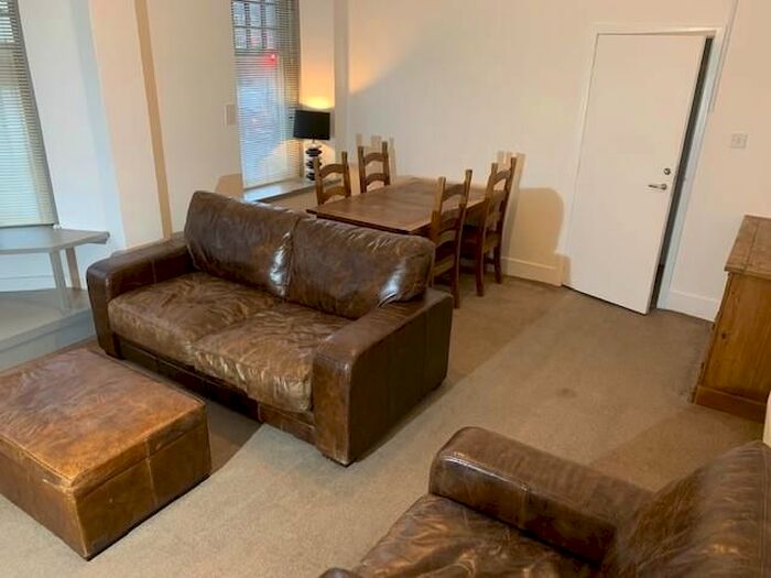 3 Bedroom Flat To Rent In Trinity Street, Aberdeen, AB11