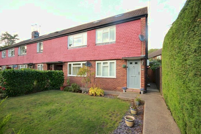 2 Bedroom Maisonette To Rent In Pinewood Green, Iver, SL0