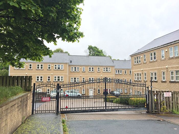 2 Bedroom Flat To Rent In Holland Park, Bradford, BD9