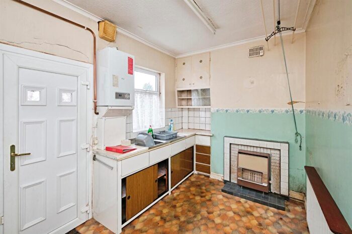 3 Bedroom Terraced House For Sale In Deakins Road, Birmingham, B25