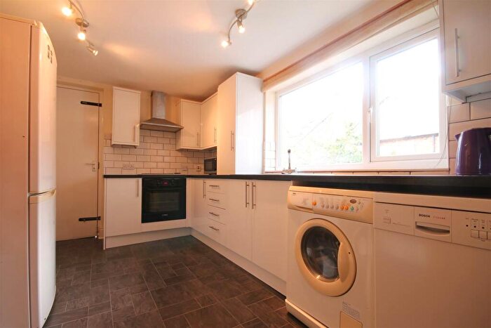 3 Bedroom Flat To Rent In Newlands Road, Jesmond, NE2