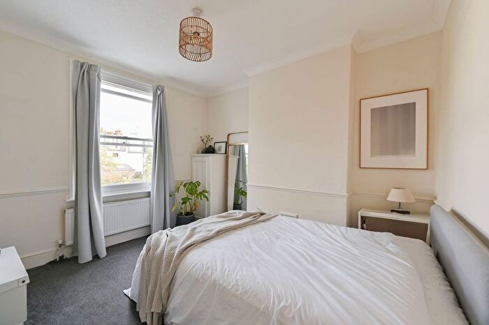 1 Bedroom Flat To Rent In Kohat Road, Wimbledon, London, SW19