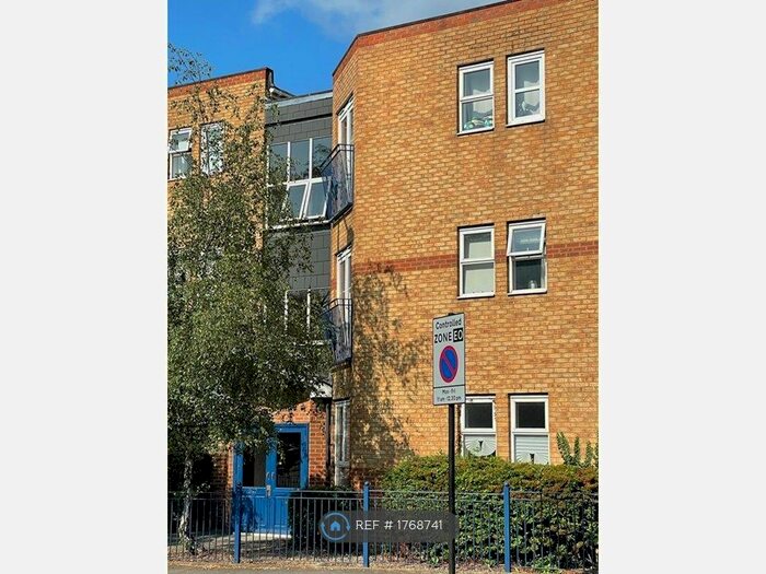 2 Bedroom Flat To Rent In Royal Eltham Heights, London, SE9