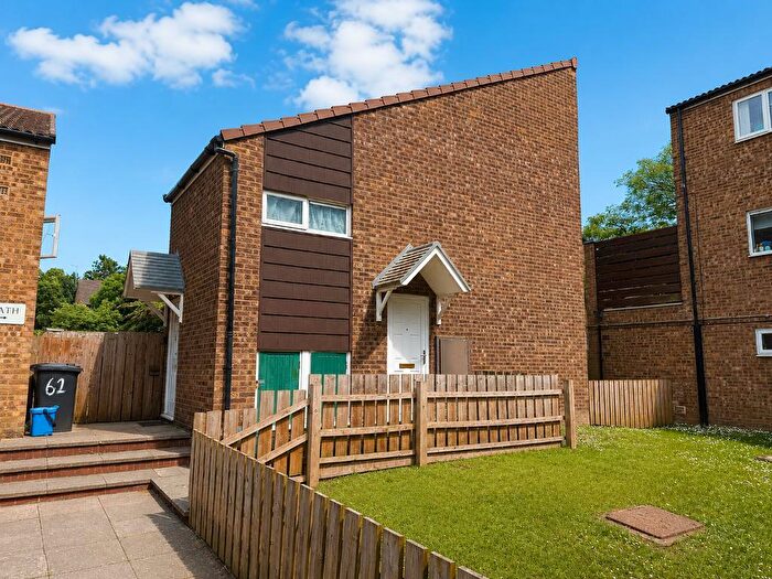 2 Bedroom Maisonette For Sale In Berkeley Path, Luton, Bedfordshire, LU2