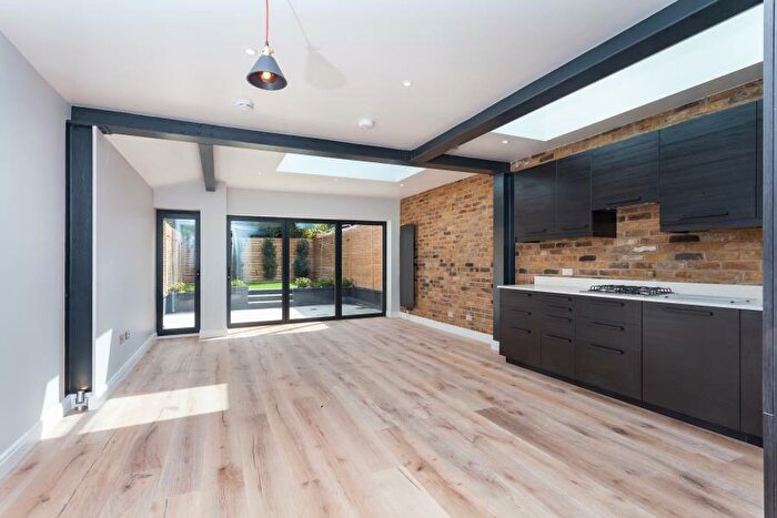 2 Bedroom Flat To Rent In Weston Park, Crouch End, N8