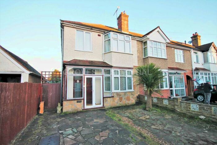 3 Bedroom Semi-Detached House To Rent In Myrtle Grove, New Malden, KT3