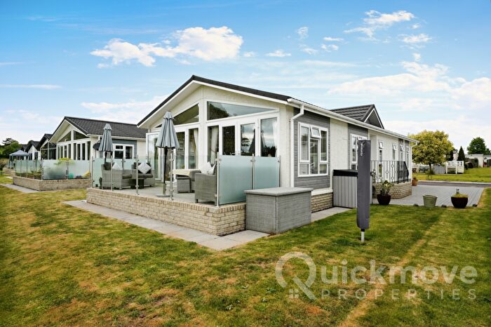2 Bedroom Park Home For Sale In Tewkesbury, Gloucestershire, GL20