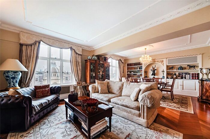 2 Bedroom Flat For Sale In Chesterfield House, Chesterfield Gardens, W1J
