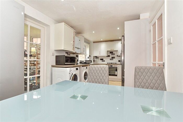 4 Bedroom Detached House For Sale In Silver Close, Tonbridge, Kent, TN9