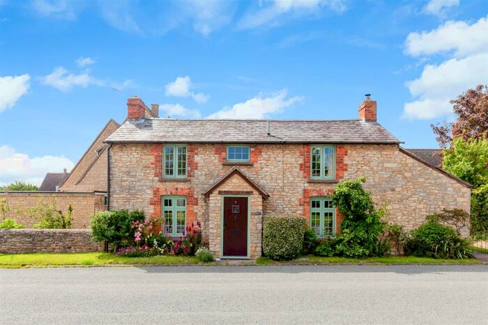 2 Bedroom House For Sale In Castle Road, Wootton, OX20