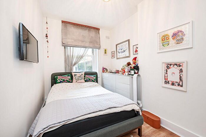 1 Bedroom Flat For Sale In Victoria Park Square, , Tower Hamlets, London, E2